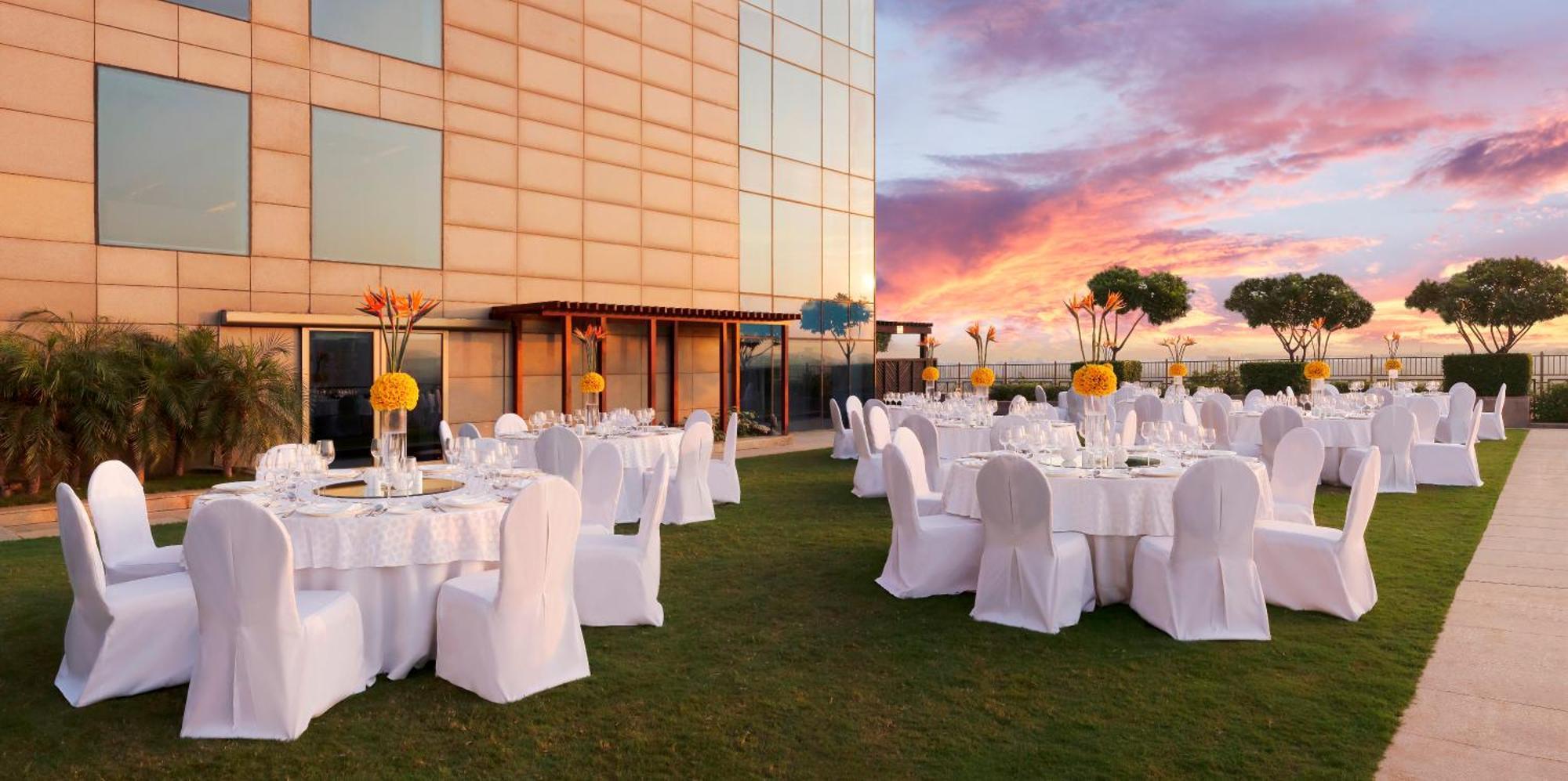 The Leela Ambience Gurugram Hotel&Residences Gurgaon Exterior foto The Westin Hyderabad Hiranandani