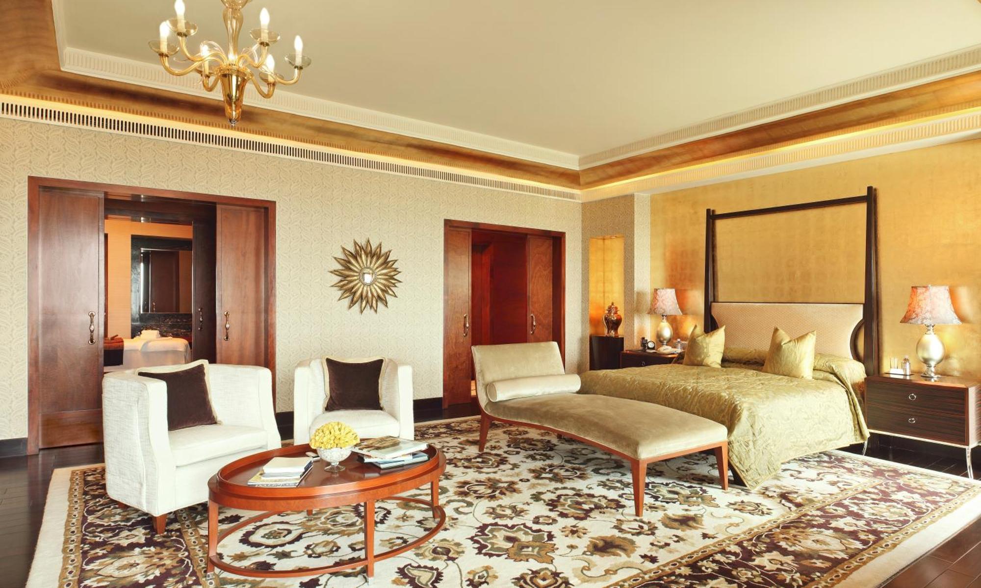 The Leela Ambience Gurugram Hotel&Residences Gurgaon Exterior foto A bedroom at the Taj Mahal Palace