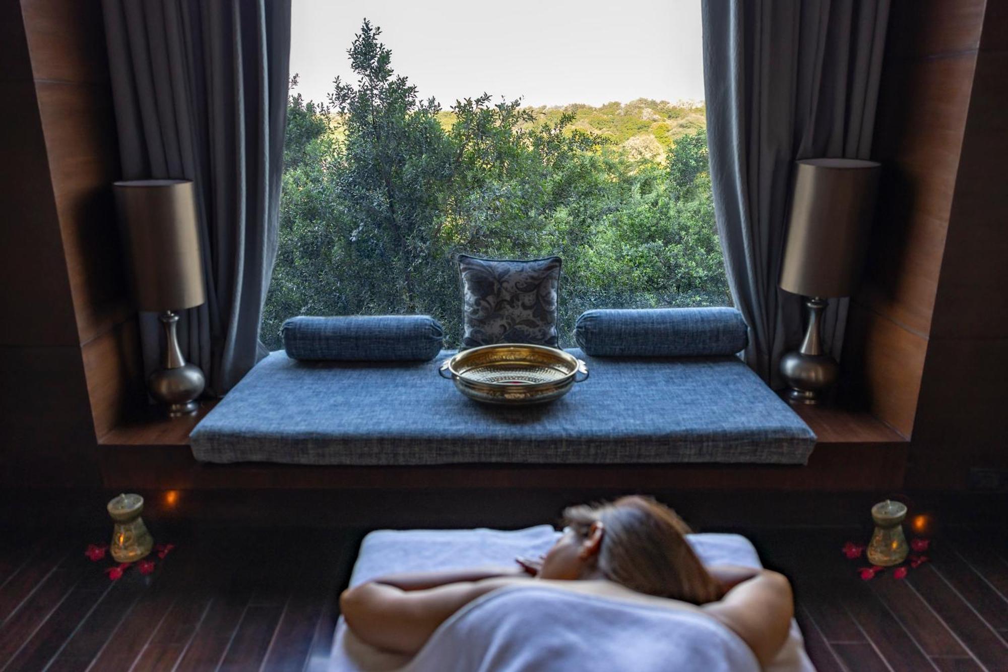 The Leela Ambience Gurugram Hotel&Residences Gurgaon Exterior foto Spa at The Westin Athens