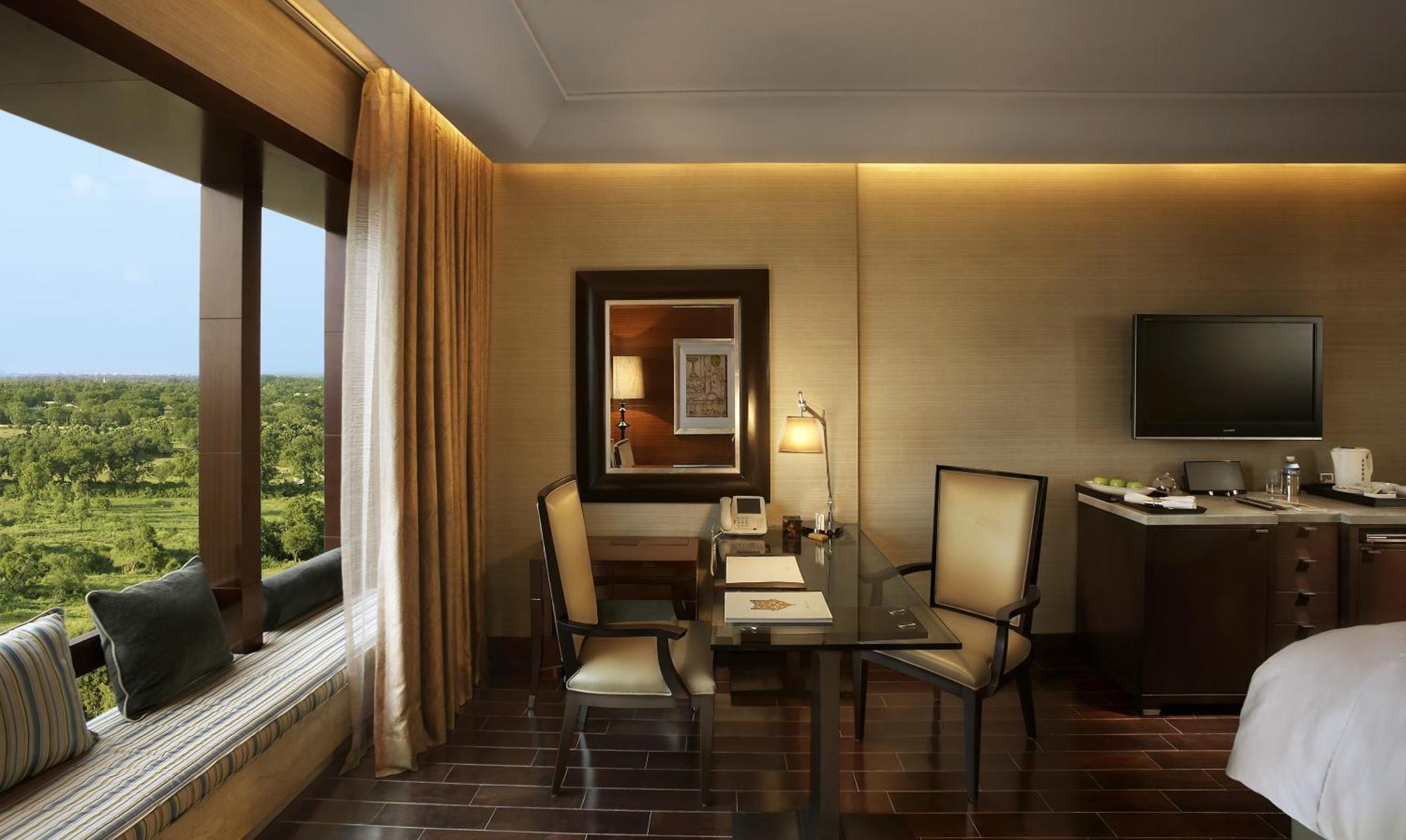 The Leela Ambience Gurugram Hotel&Residences Gurgaon Exterior foto A room at the Taj Bengal