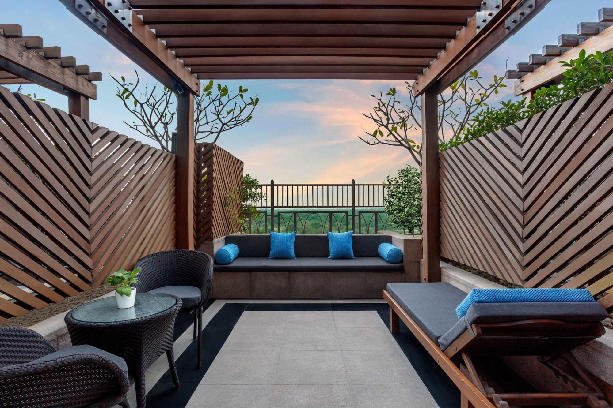 The Leela Ambience Gurugram Hotel&Residences Gurgaon Exterior foto The Terrace at the hotel