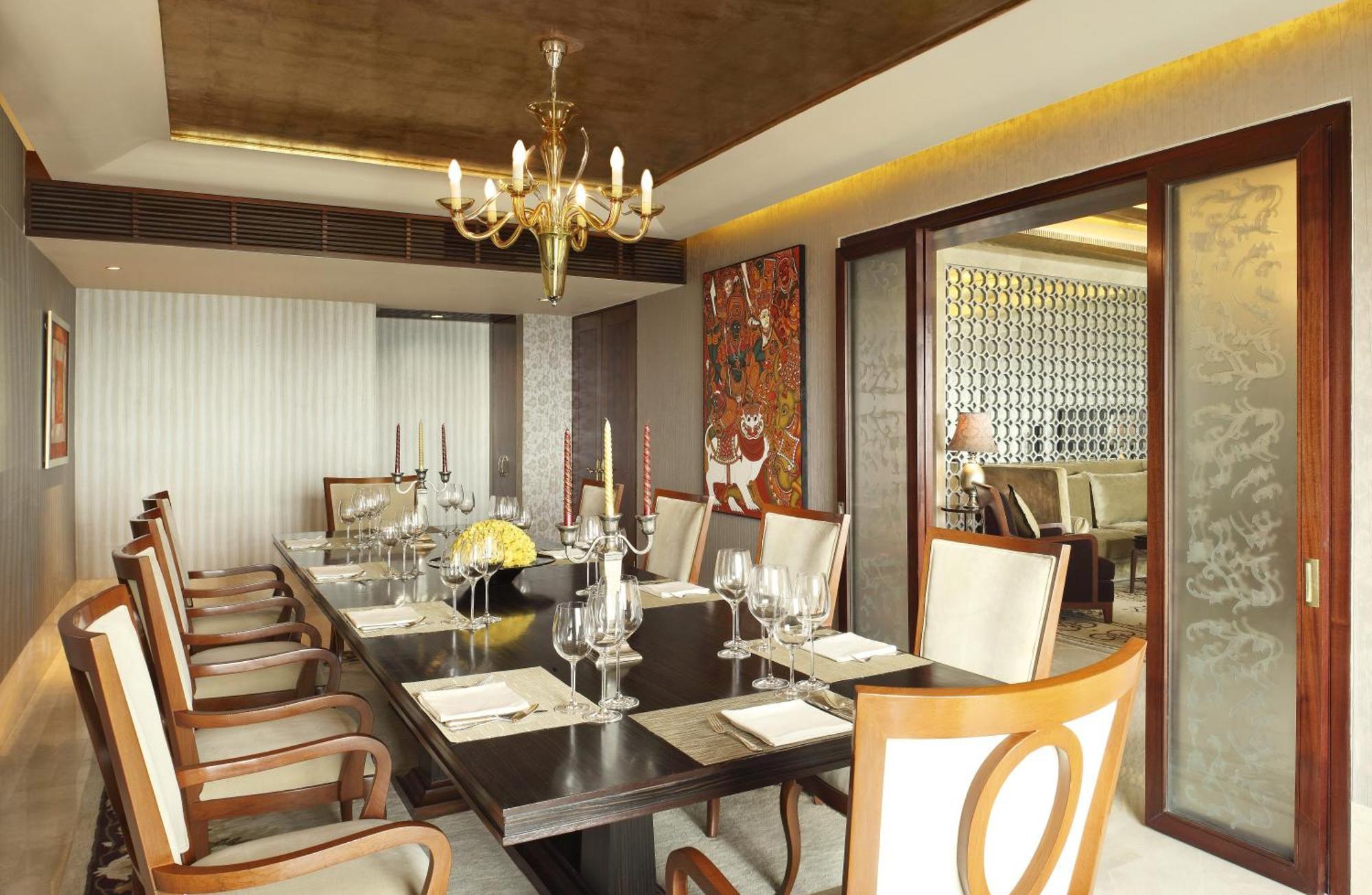 The Leela Ambience Gurugram Hotel&Residences Gurgaon Exterior foto A dining room