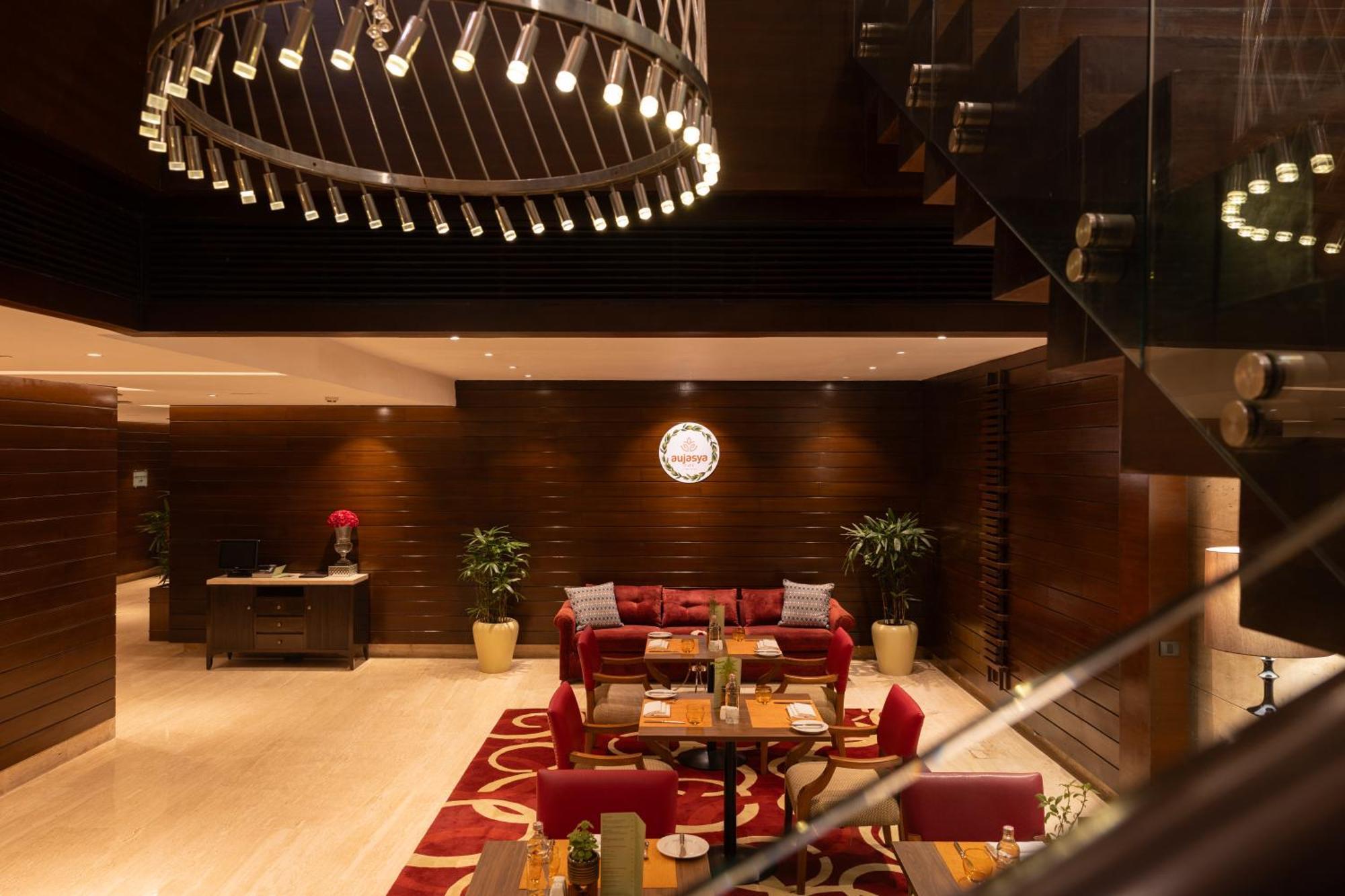 The Leela Ambience Gurugram Hotel&Residences Gurgaon Exterior foto Lobby