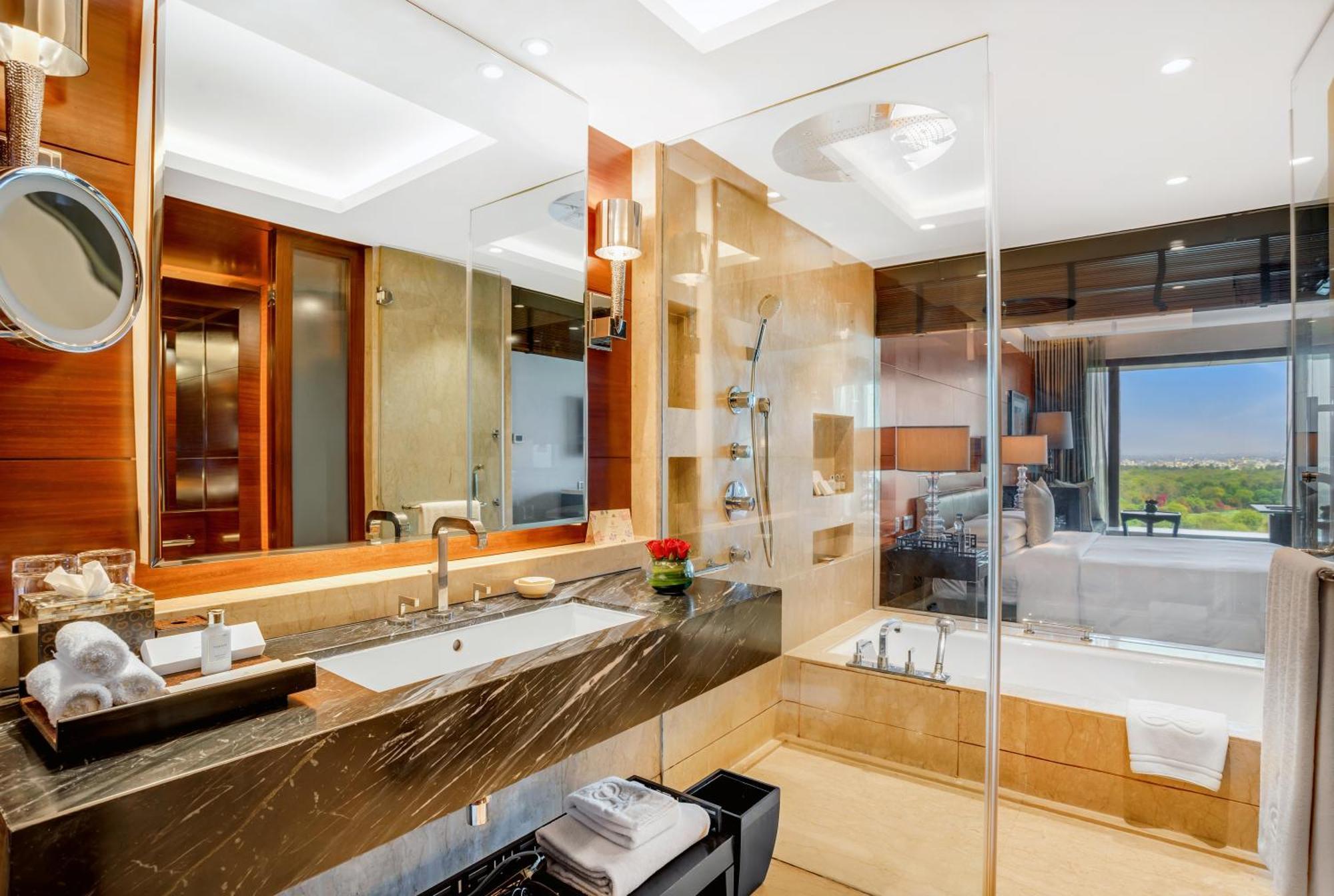 The Leela Ambience Gurugram Hotel&Residences Gurgaon Exterior foto
