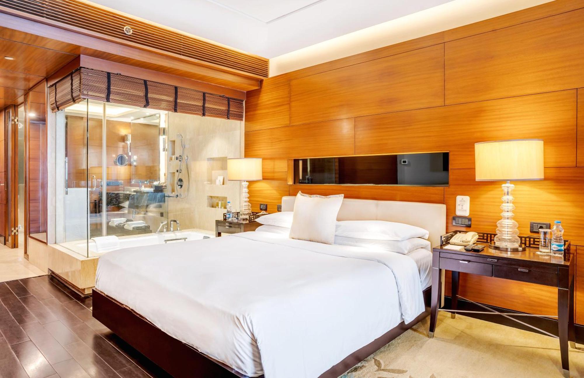 The Leela Ambience Gurugram Hotel&Residences Gurgaon Exterior foto
