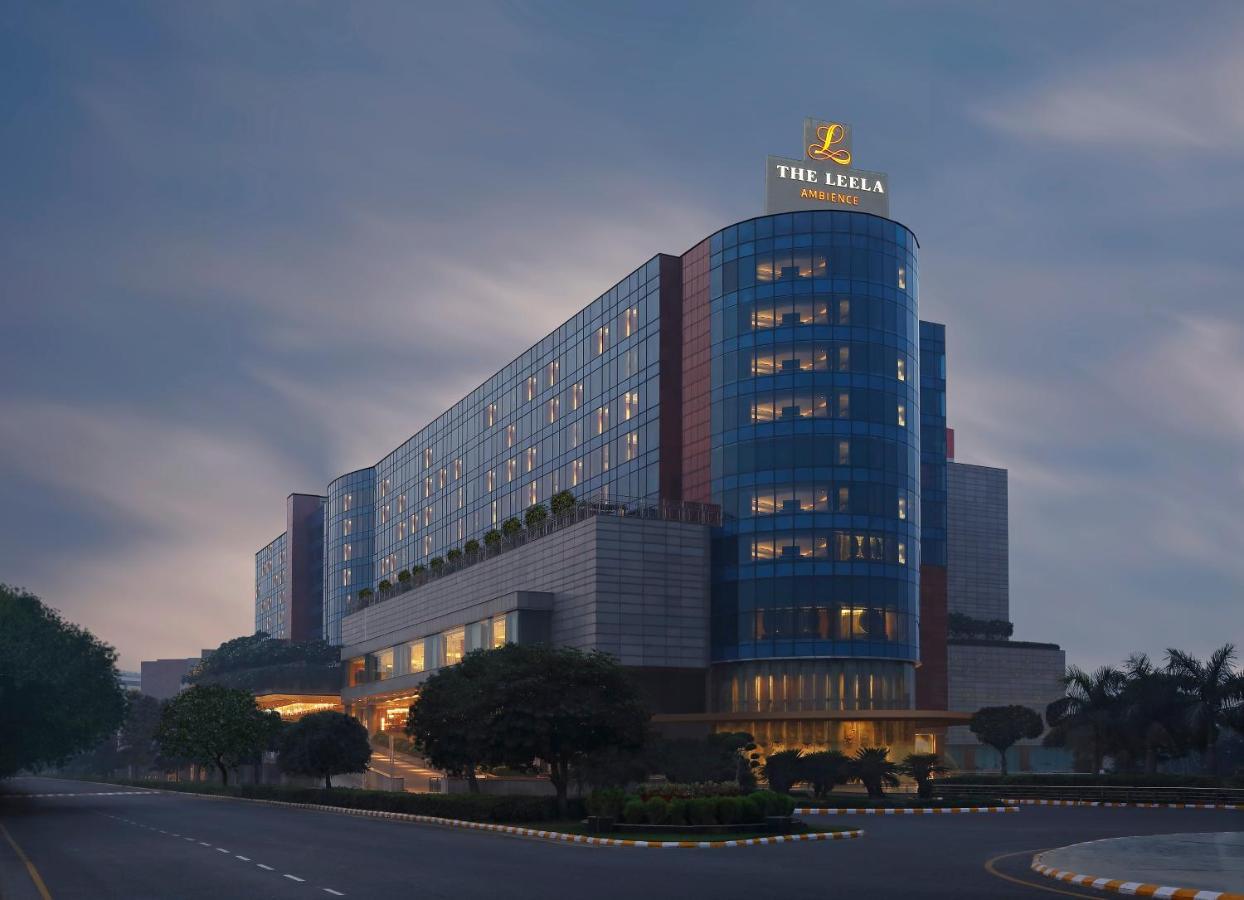 The Leela Ambience Gurugram Hotel&Residences Gurgaon Exterior foto The hotel at night